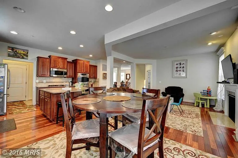 4 + 4.5 BA - Custom Home - Close in Kensington — Photo 3