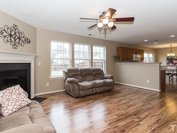 3rd image of 419 Woodchase Green Dr