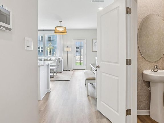 3rd image of 232 Hermosa Dr