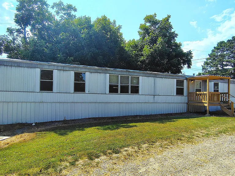 225 Community Dr #2 — Photo 2