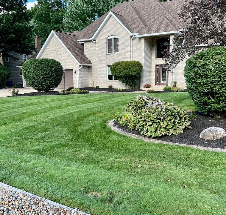 1st image of 315 Hollythorn Dr