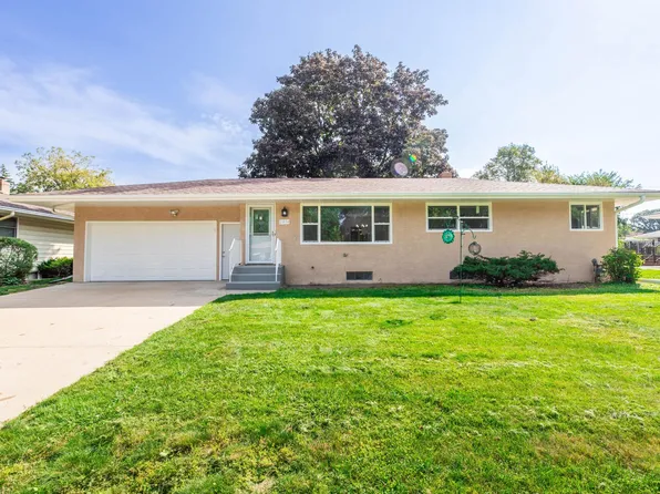 2814 Matilda St, Roseville, MN 55113