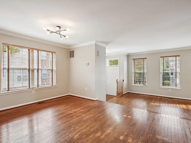 6733 Sullivan Way — Photo 10