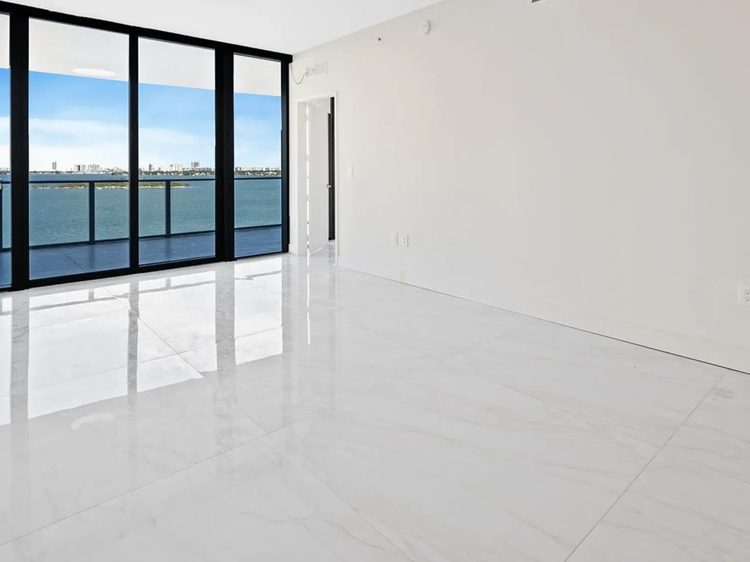 3 bed, 3.5 bath, 1545 sqft, $10,500 — Photo 3
