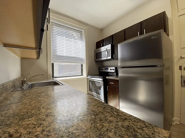 801 W Cornelia — Photo 27