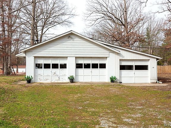 5th image of 562 & 566 Ville Ponteaux Ln