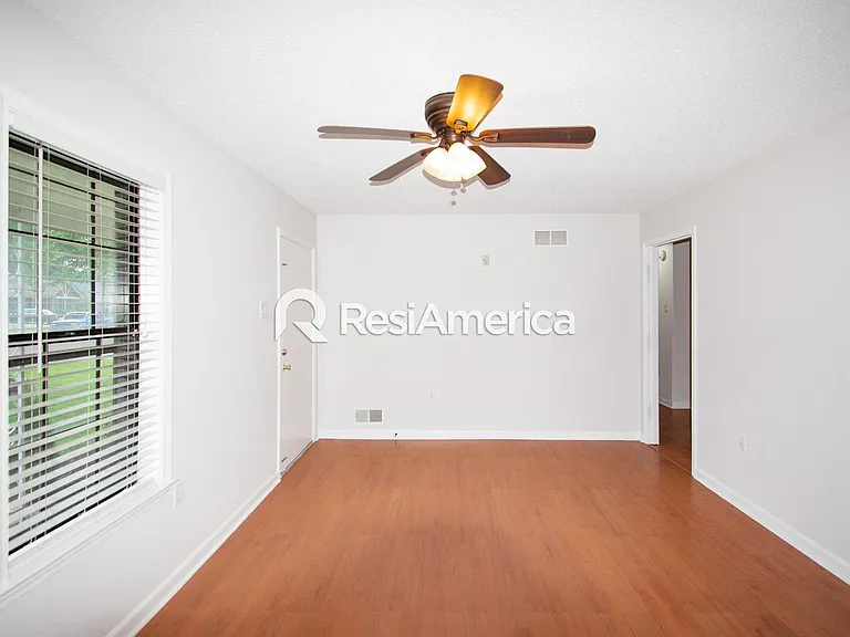 3922 N Heatherhill Dr — Photo 4