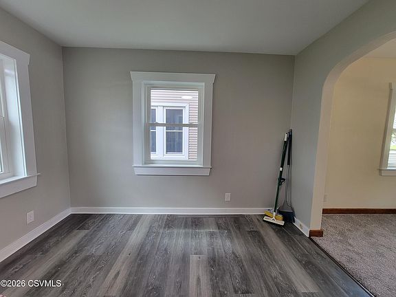 5th image of 121 Orange St