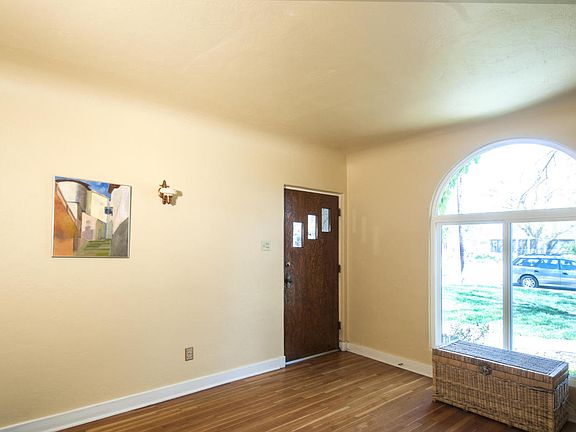 5th image of 317 Bryn Mawr Dr SE
