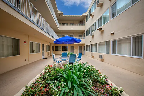 Sunset Poinsettia Regency Photo 1