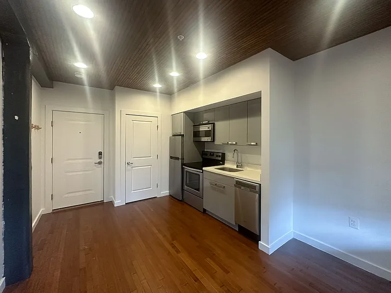 THE PORTLAND APARTMENTS — Photo 24