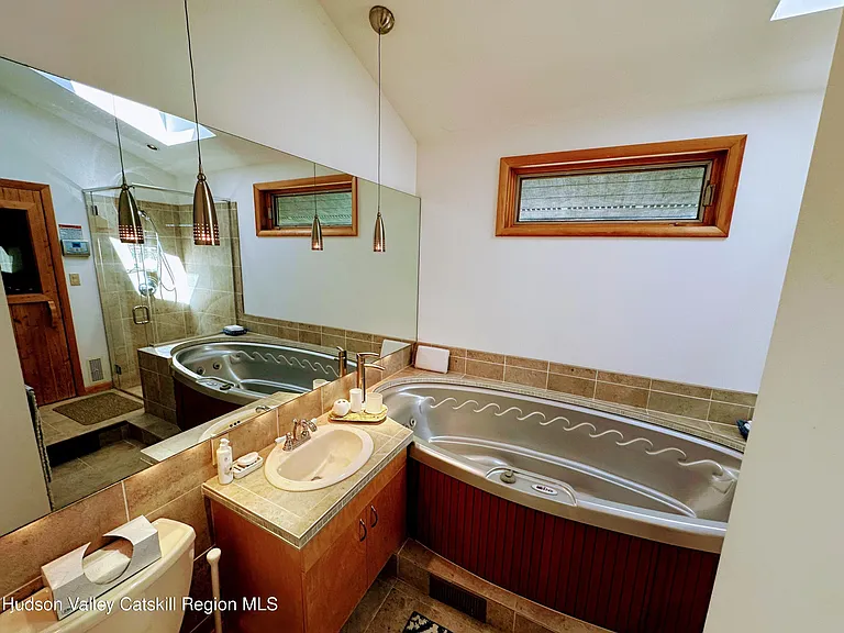 238 Kelly Rd — Photo 8