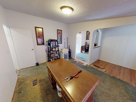 3rd image of 2545 Poppy Dr NE