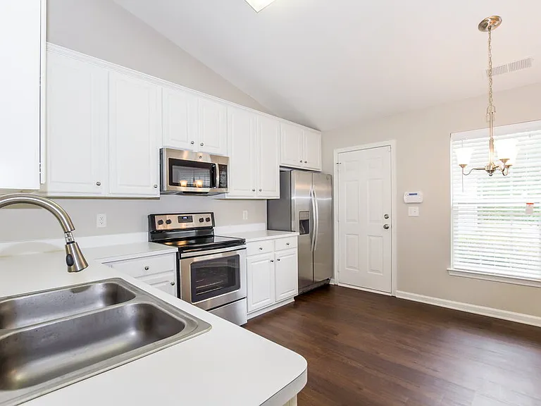 9109 Munsing Dr — Photo 6