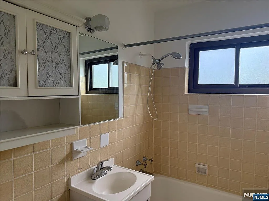 Studio, 1.0 bath, $1,520 — Photo 4