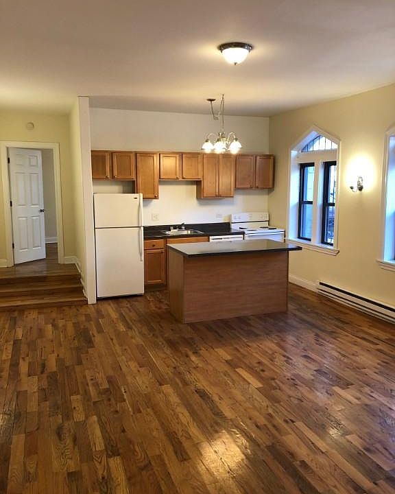 1st image of 630 W Barry Ave #1S