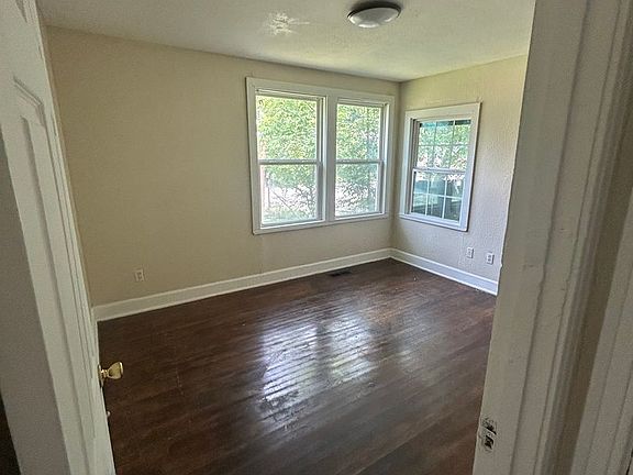 2nd image of 306 Boggs St