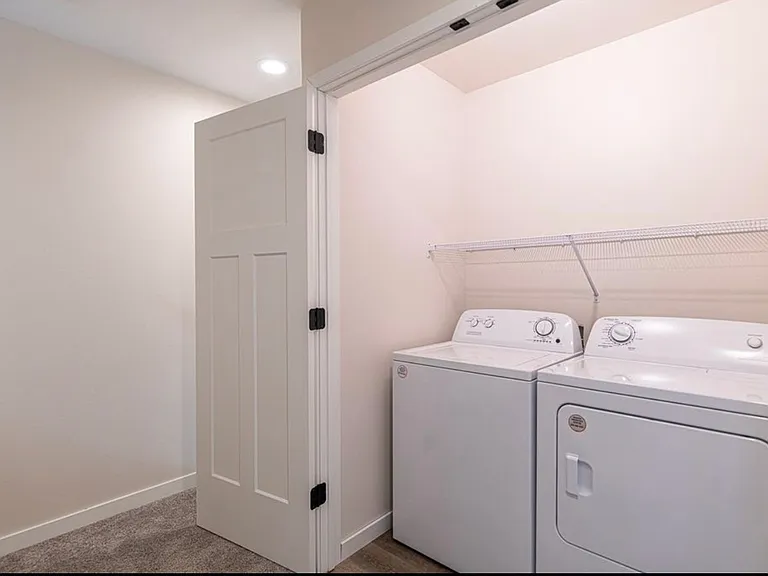 1172 Dahnovan Dr — Photo 4
