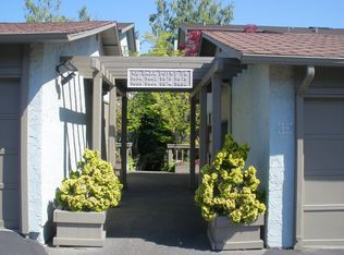 5862 NE Park Point Dr, Seattle, WA 98115
