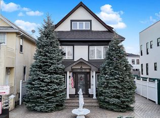 3822 Cypress Ave, Brooklyn, NY
