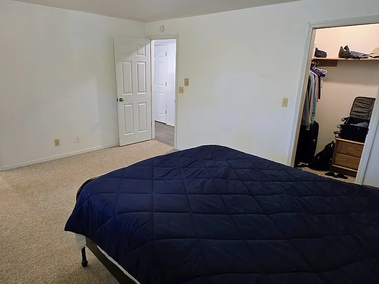 530 NW Carolyn Ln — Photo 34