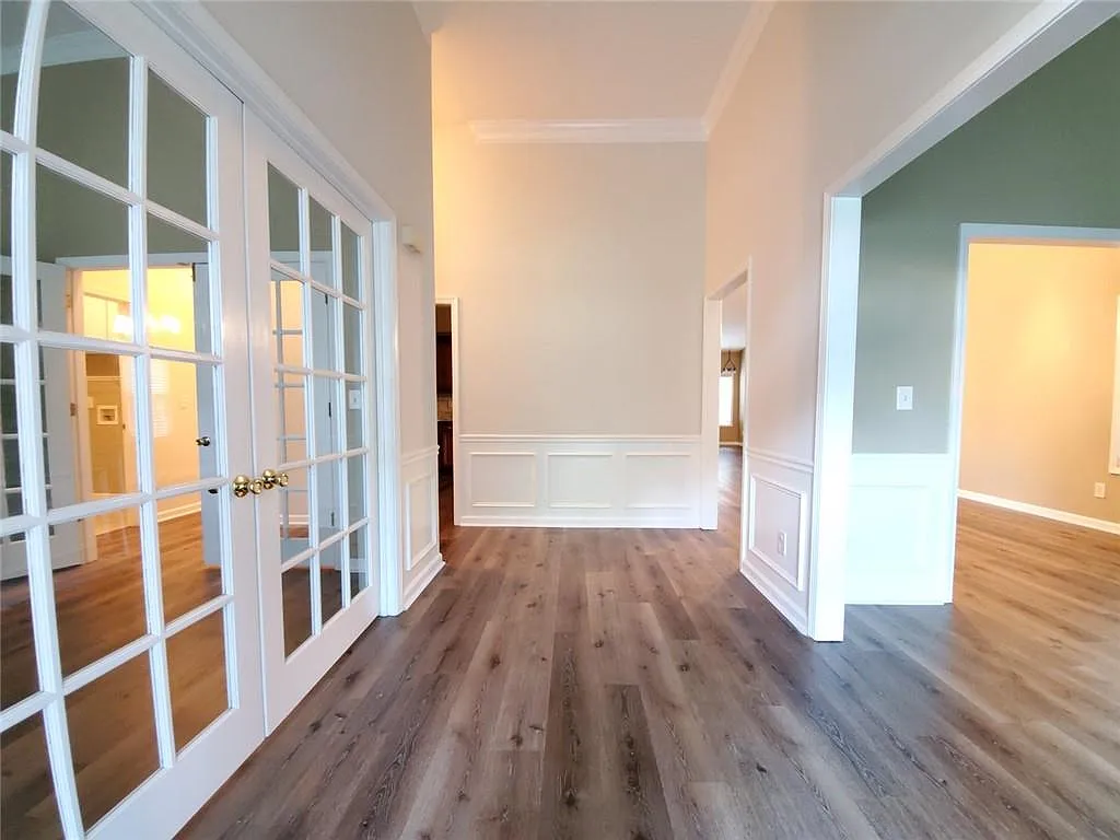 3 bed, 2.0 bath, 2831 sqft, $2,600 — Photo 3