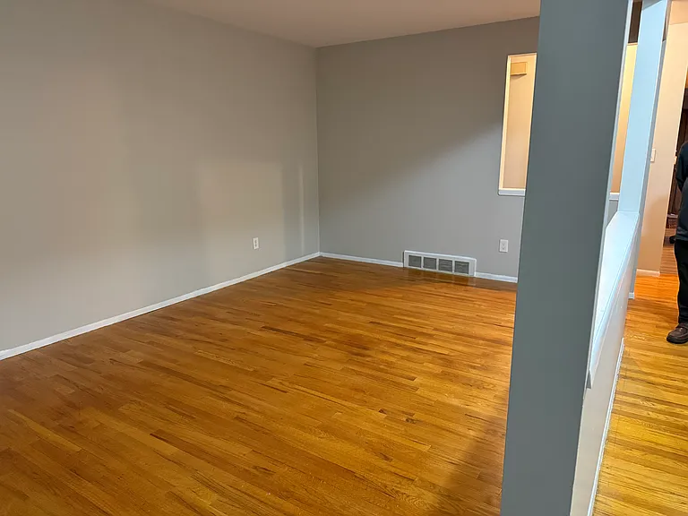 4651 Kingsley Dr — Photo 2