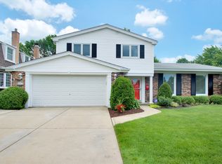 907 W White Oak St, Arlington Heights, IL 60005