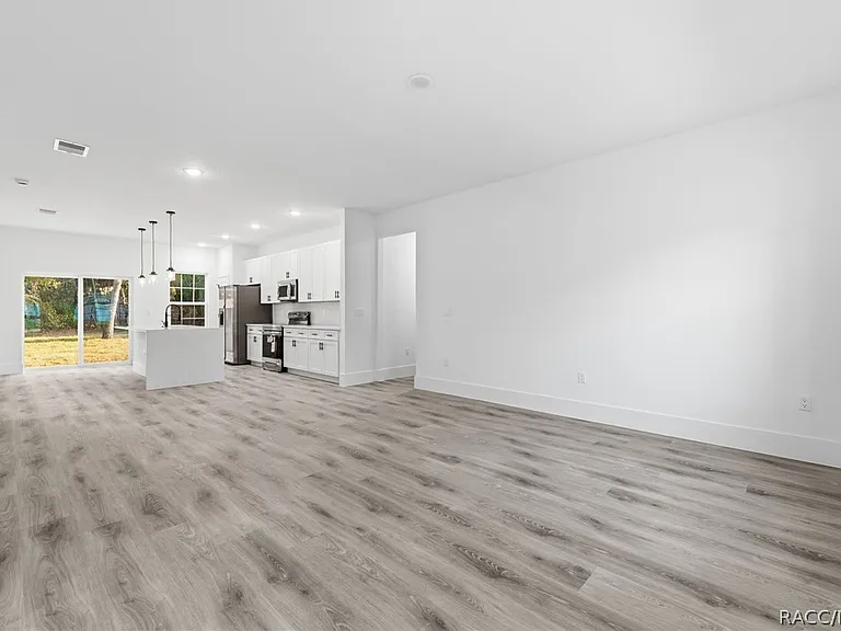 7047 N Lime Dr — Photo 6