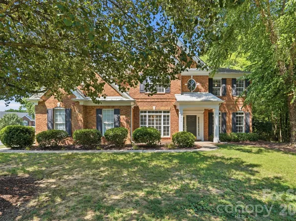4814 King Arthur Dr, Charlotte, NC 28277