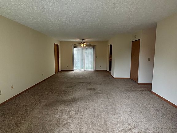 2nd image of 1822 Stoneview Ct
