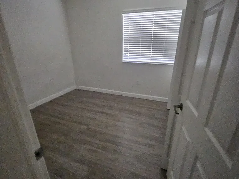 2730 NE 4th St #105 — Photo 11