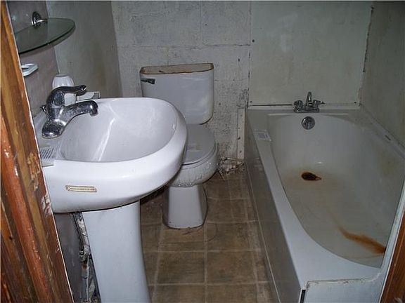 3rd image of 25 Lago Vista Dr