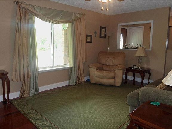4th image of 407 Teresa Ln