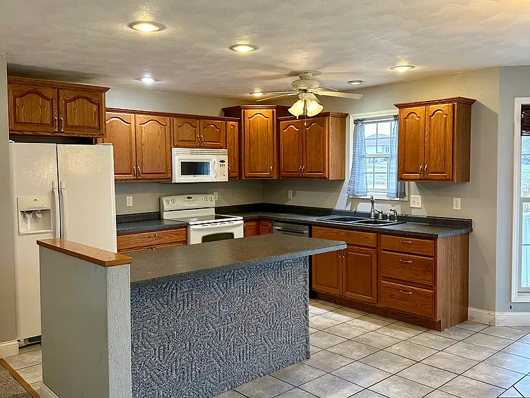 302 Holland Rd — Photo 9