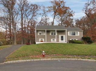 19 Northfield Ct, Livingston, NJ 07039