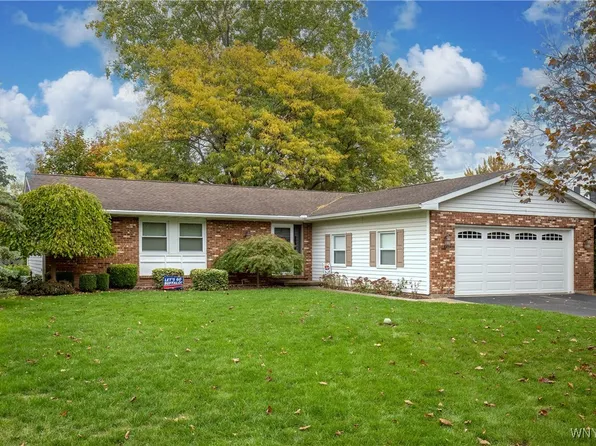 75 Lindhurst Dr, Lockport, NY 14094