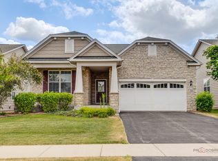35 Pacific Ave, Hawthorn Woods, IL 60047