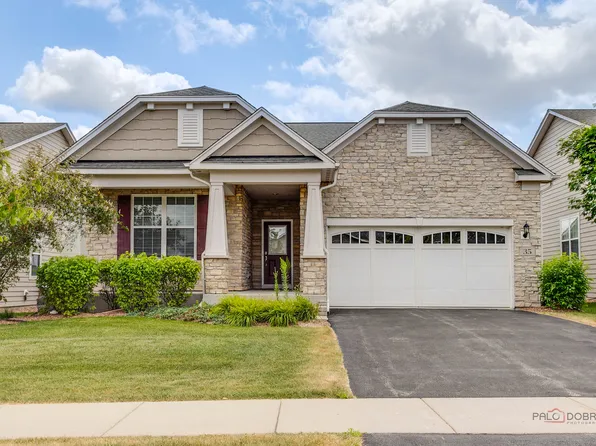 35 Pacific Ave, Hawthorn Woods, IL 60047
