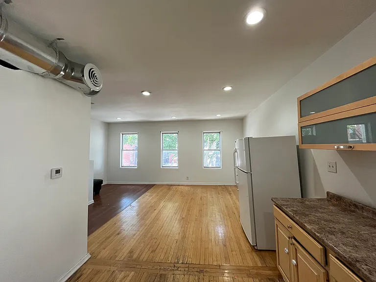 1165 W 19th St #2 — Photo 15
