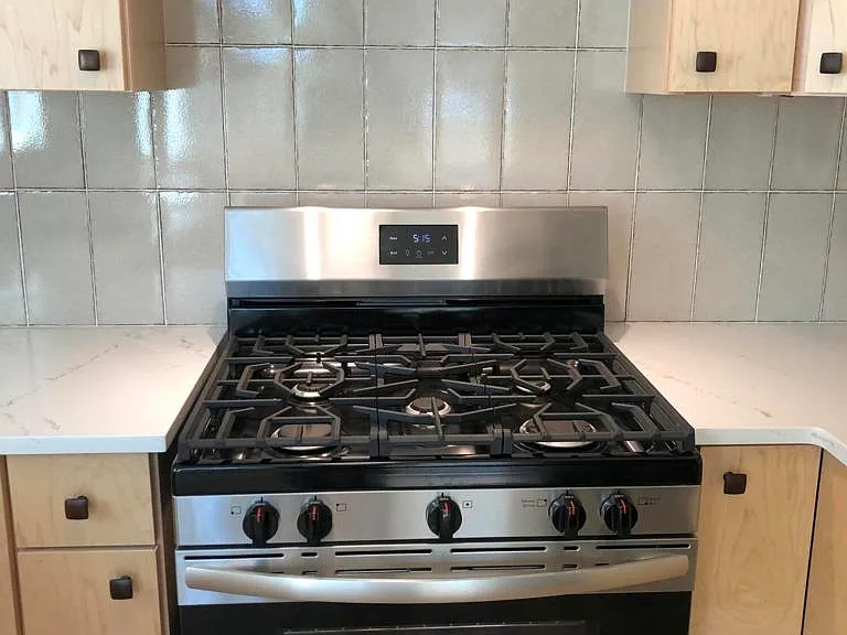 1447 Palm Dr — Photo 12