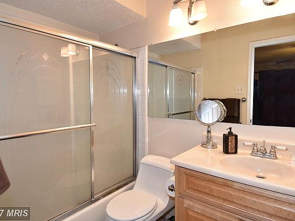 5th image of 1527 Lincoln Way APT 102B
