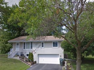 112216 James Ct, Chaska, MN 55318