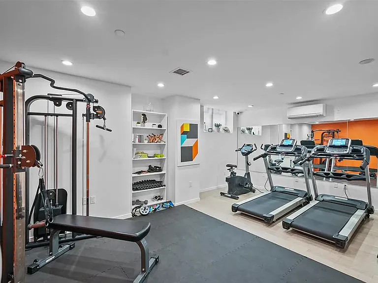 40 Pinehurst Ave #4D — Photo 14
