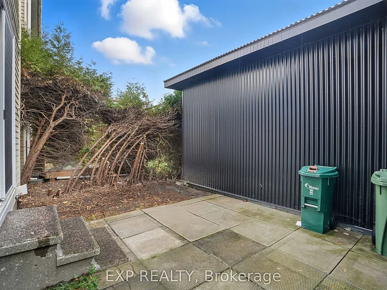 51 Raftus Sq #A — Photo 11