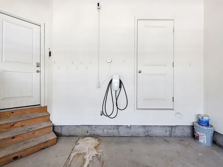 153 W Silver Springs Dr — Photo 26