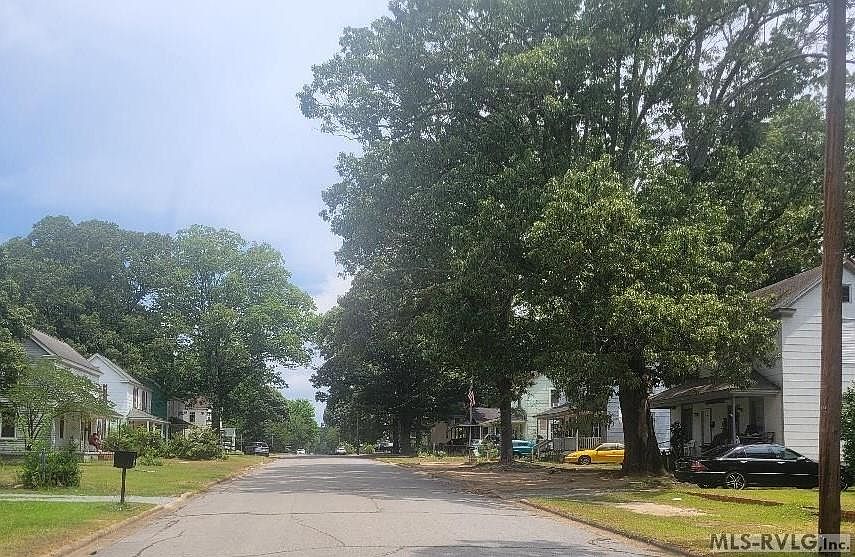 2nd image of 913 Vance St