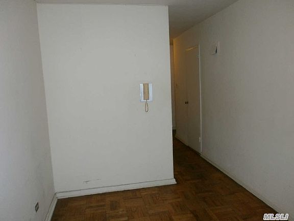 5th image of 2949 137th St APT 1J