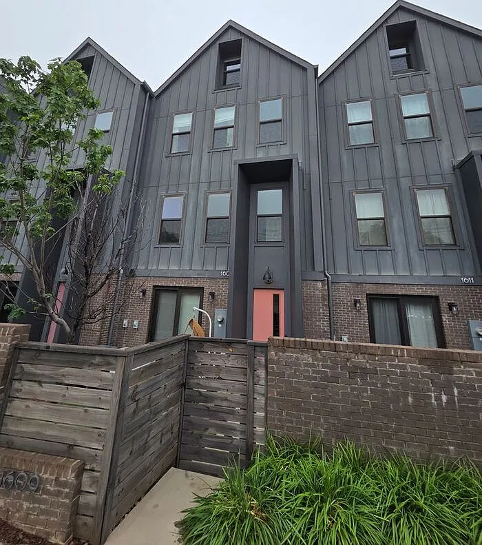 3 bed, 2.5 bath, 2266 sqft, $3,395 — Photo 2