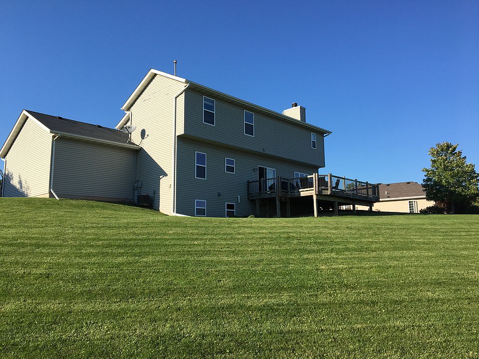 2nd image of 1036 Cumberland Ln